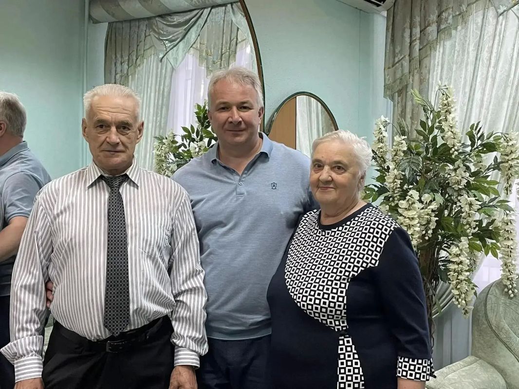 Пенсионер из курского пансионата женился во второй раз за три года Пенсионер из курского пансионата женился во второй раз за три года