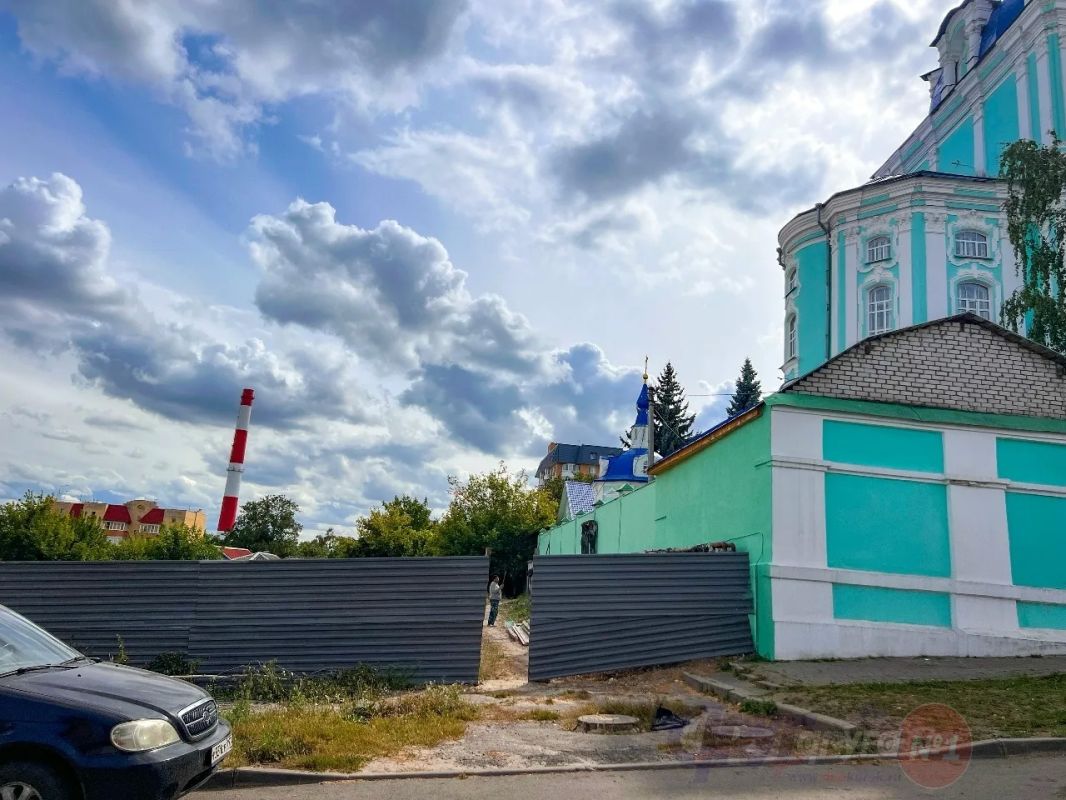 На улице Можаевской за Сергиево-Казанским собором начали благоустраивать зеленую зону отдыха На улице Можаевской за Сергиево-Казанским собором начали благоустраивать зеленую зону отдыха