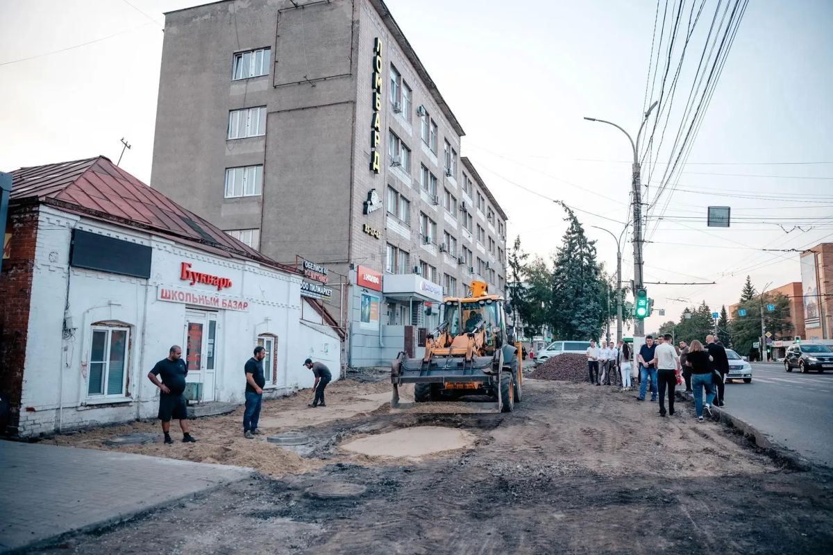 Александр Хинштейн проверил реконструкцию площади Героев Курской битвы и мемориала Памяти Павших Александр Хинштейн проверил реконструкцию площади Героев Курской битвы и мемориала Памяти Павших