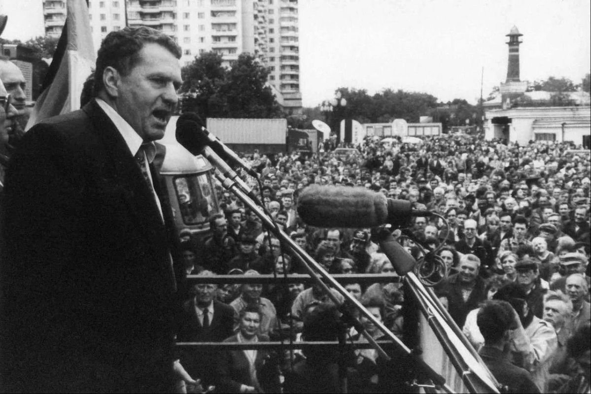 Алексей Томанов: Август 1991: Как партийный путч похоронил СССР, а Жириновский призвал не допустить бойни