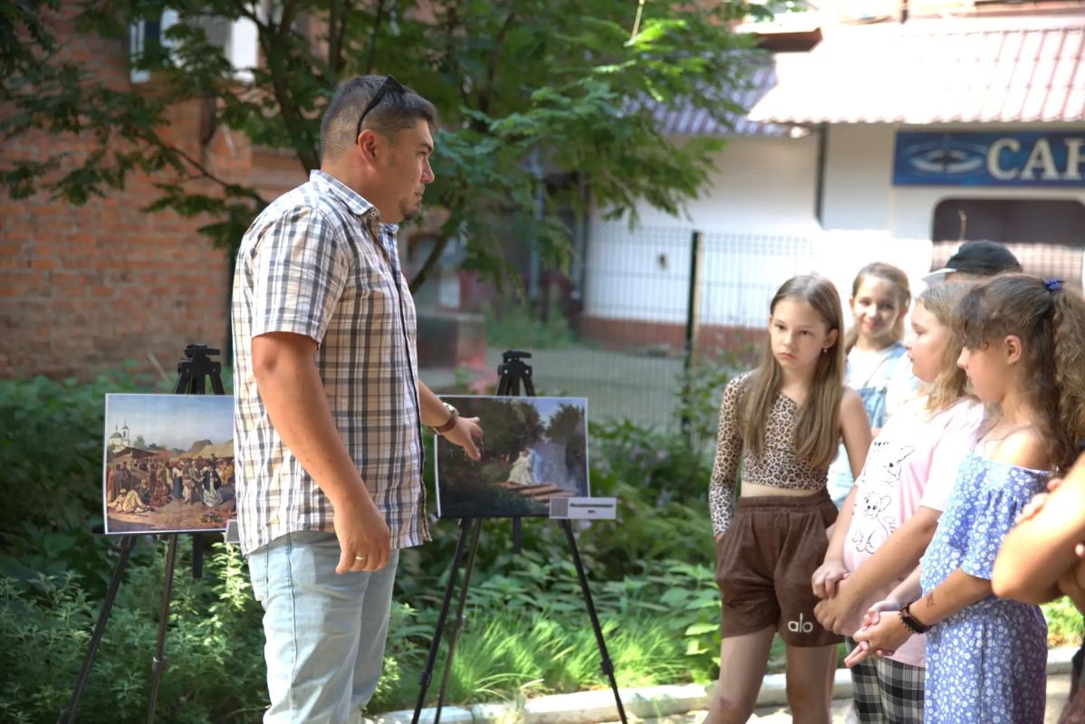 В Курске юные художники рисовали пейзаж в стиле картин Константина Трутовского В Курске юные художники рисовали пейзаж в стиле картин Константина Трутовского