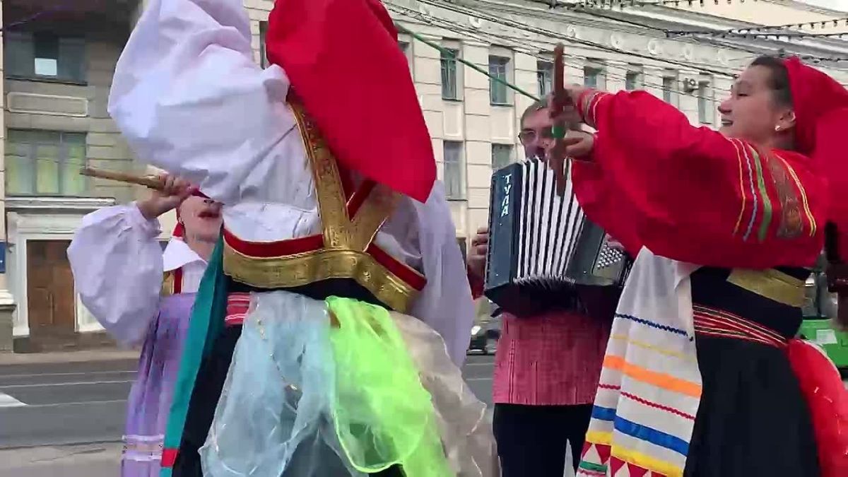 В Курске на Яблочный Спас устроили народные гуляния Мероприятие организовал Городской культурный центр «Лира» при поддержке администрации города и комитета культуры и туризма