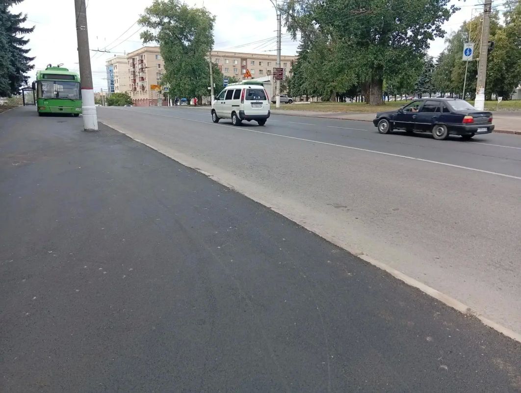 Курске на улице Сонина продолжается ремонт тротуара Курске на улице Сонина продолжается ремонт тротуара