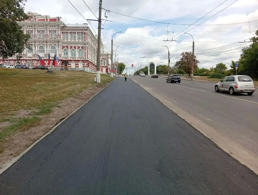 На улице Сонина в Курске тротуар ремонтируют без замены бордюров