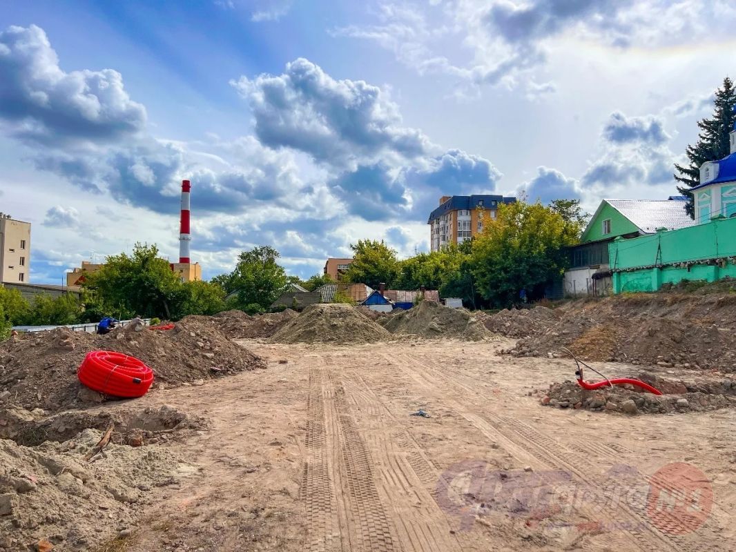 На улице Можаевской за Сергиево-Казанским собором начали благоустраивать зеленую зону отдыха На улице Можаевской за Сергиево-Казанским собором начали благоустраивать зеленую зону отдыха