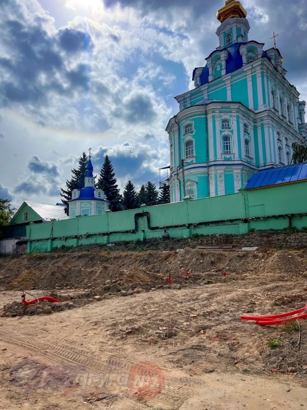 На улице Можаевской за Сергиево-Казанским собором начали благоустраивать зеленую зону отдыха На улице Можаевской за Сергиево-Казанским собором начали благоустраивать зеленую зону отдыха
