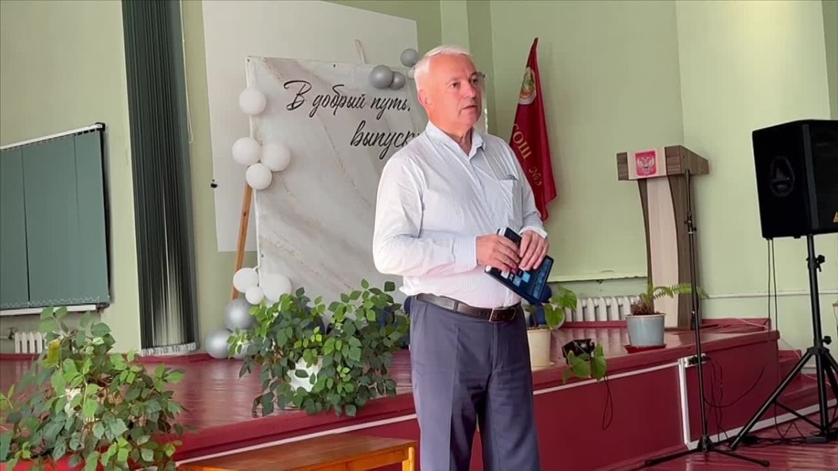Виталий Кочергин: Продолжаются рабочие встречи депутатов Курской областной Думы Алексея Золотарёва, Александра Трубникова и Игоря Зори с жителями города