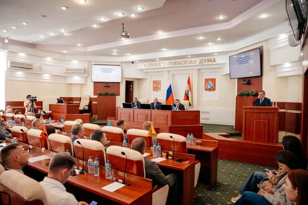 Александр Хинштейн поблагодарил депутатов за работу на 65-м заседании Курской облдумы Александр Хинштейн поблагодарил депутатов за работу на 65-м заседании Курской облдумы
