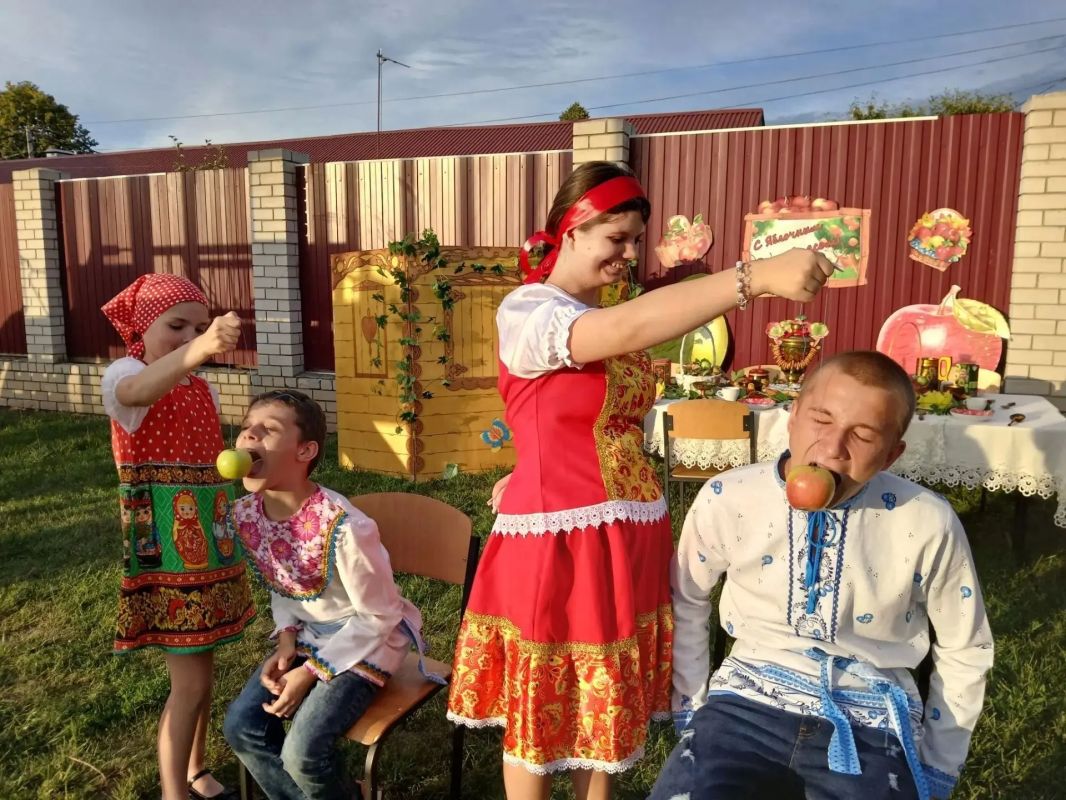 В Черемисиновском центре соцпомощи «Содействие» прошло фольклорное мероприятие, посвящённое Яблочному Спасу В Черемисиновском центре соцпомощи «Содействие» прошло фольклорное мероприятие, посвящённое Яблочному Спасу
