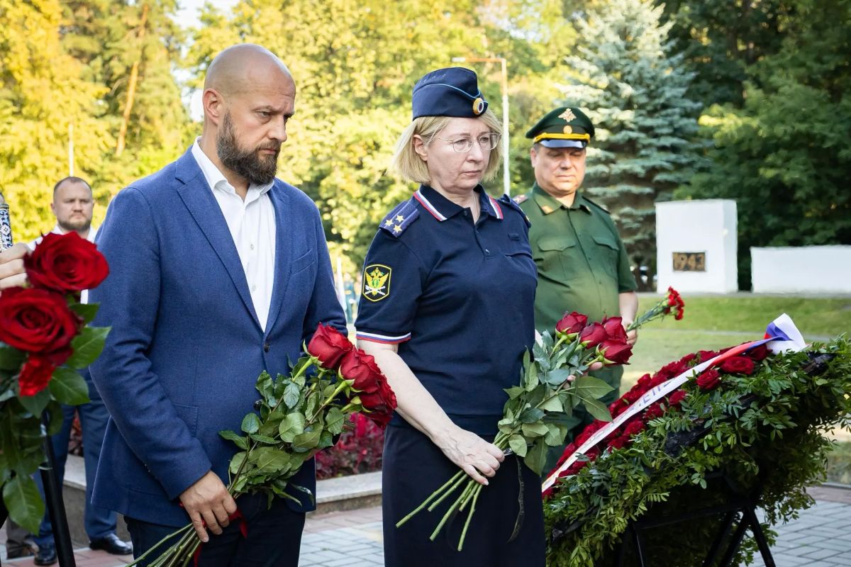В преддверии годовщины разгрома врага в Курской битве на мемориале «Жертвам фашизма» прошла церемония захоронения В преддверии годовщины разгрома врага в Курской битве на мемориале «Жертвам фашизма» прошла церемония захоронения