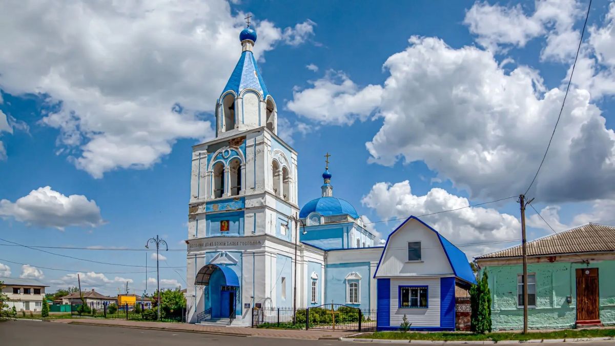 Один из старейших храмов Обояни — церковь Смоленской иконы Божией Матери Один из старейших храмов Обояни — церковь Смоленской иконы Божией Матери