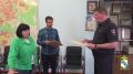 Курянам вручили награды за спасение ребенка и защиту избитого полицейского