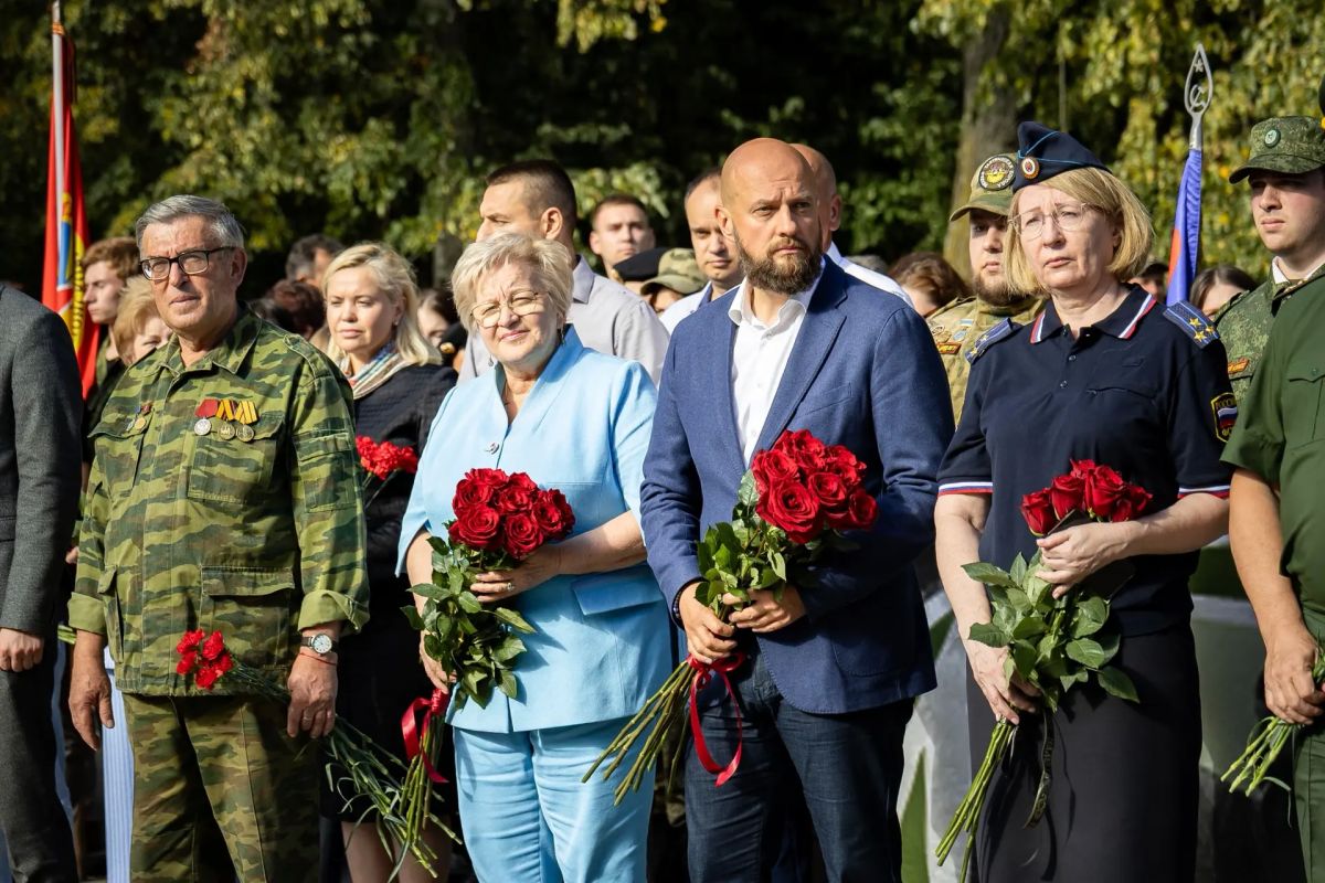 В преддверии годовщины разгрома врага в Курской битве на мемориале «Жертвам фашизма» прошла церемония захоронения