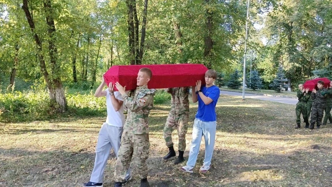В Курске перезахоронили останки 174 мирных жителей и советских воинов, погибших в годы Великой Отечественной войны В Курске перезахоронили останки 174 мирных жителей и советских воинов, погибших в годы Великой Отечественной войны