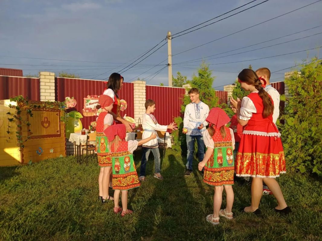 В Черемисиновском центре соцпомощи «Содействие» прошло фольклорное мероприятие, посвящённое Яблочному Спасу В Черемисиновском центре соцпомощи «Содействие» прошло фольклорное мероприятие, посвящённое Яблочному Спасу