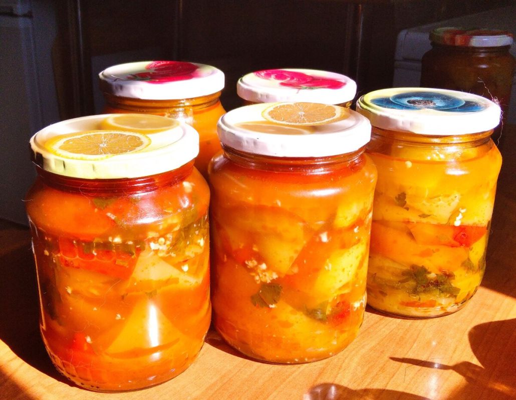 Незабываемый салат из болгарского перца на зиму