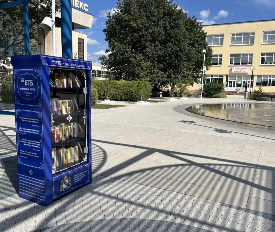 Игорь Корпунков: В Курчатове на Площади Культур, в рамках реализации совместного проекта Правительства Курской области и Банка ВТБ, установлены шкафы для свободного книгообмена литературой Игорь Корпунков: В Курчатове на Площади Культур, в рамках реализации совместного проекта Правительства Курской области и Банка ВТБ, установлены шкафы для свободного книгообмена литературой