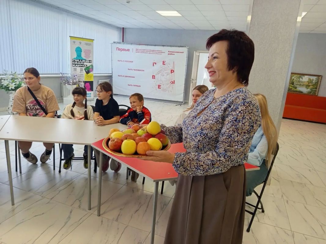 Благодаря федеральному проекту "Пушкинская карта" в районном Доме культуры прошла познавательная программа «Дружно величаем, три Спаса отмечаем» Благодаря федеральному проекту "Пушкинская карта" в районном Доме культуры прошла познавательная программа «Дружно величаем, три Спаса отмечаем»