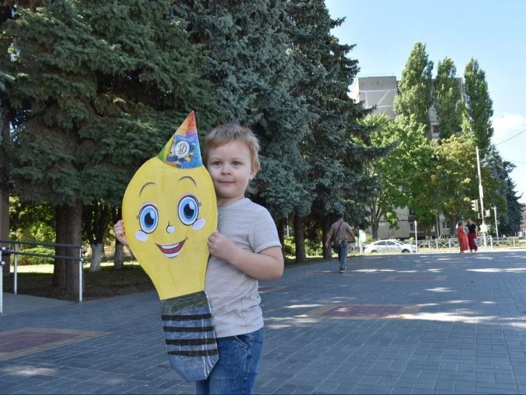 20 августа горожане и гости Курчатова стали участниками просветительской акции Центральной детской библиотеки «ПроСвет», приуроченной ко Дню рождения атомной промышленности и к 50летию Курской АЭС 20 августа горожане и гости Курчатова стали участниками просветительской акции Центральной детской библиотеки «ПроСвет», приуроченной ко Дню рождения атомной промышленности и к 50летию Курской АЭС