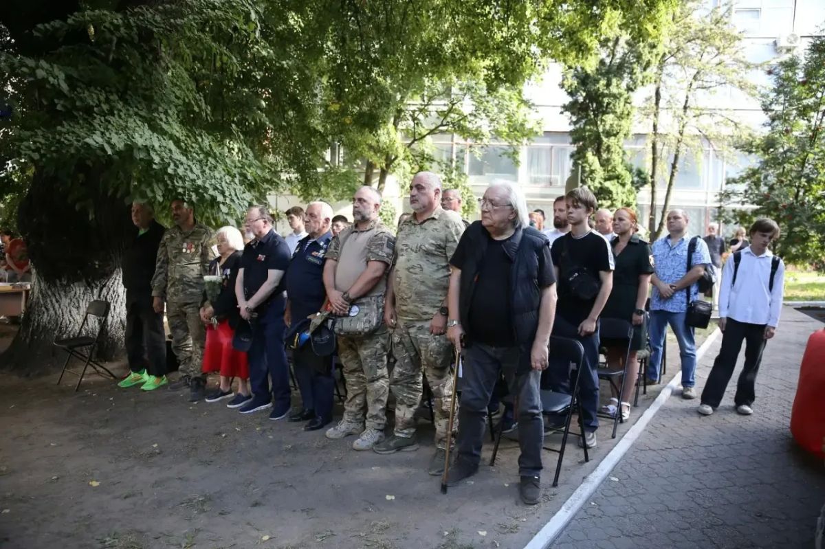 Вчера в сквере Центральной городской библиотеке им. Ф.А. Семёнова состоялась героико-патриотическая программа «Курская битва: и в памяти, и в книге навсегда!» Вчера в сквере Центральной городской библиотеке им. Ф.А. Семёнова состоялась героико-патриотическая программа «Курская битва: и в памяти, и в книге навсегда!»