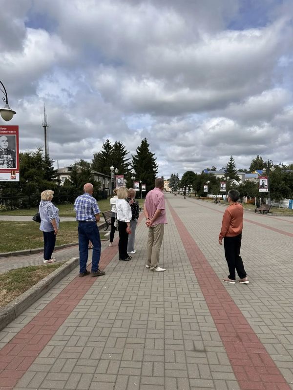 Активное долголетие в рамках национального проекта «Семья» — это комплекс мер, направленных на поддержание здоровья, социальной активности, интеллектуального и творческого потенциала людей «серебряного возраста», а также на... Активное долголетие в рамках национального проекта «Семья» — это комплекс мер, направленных на поддержание здоровья, социальной активности, интеллектуального и творческого потенциала людей «серебряного возраста», а также на...