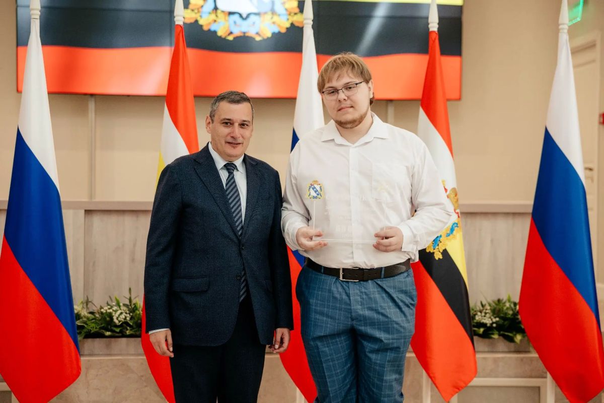 19 августа 2026 года состоялось награждение выпускников Курской области, получивших 100 баллов по результатам единого государственного экзамена 19 августа 2026 года состоялось награждение выпускников Курской области, получивших 100 баллов по результатам единого государственного экзамена