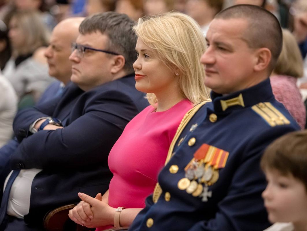 Екатерина Харченко: Сегодня в России отмечается День офицера — праздник, объединяющий командный состав Вооружённых сил, правоохранительных органов и всех, кто выбрал для себя путь служения Отечеству Екатерина Харченко: Сегодня в России отмечается День офицера — праздник, объединяющий командный состав Вооружённых сил, правоохранительных органов и всех, кто выбрал для себя путь служения Отечеству