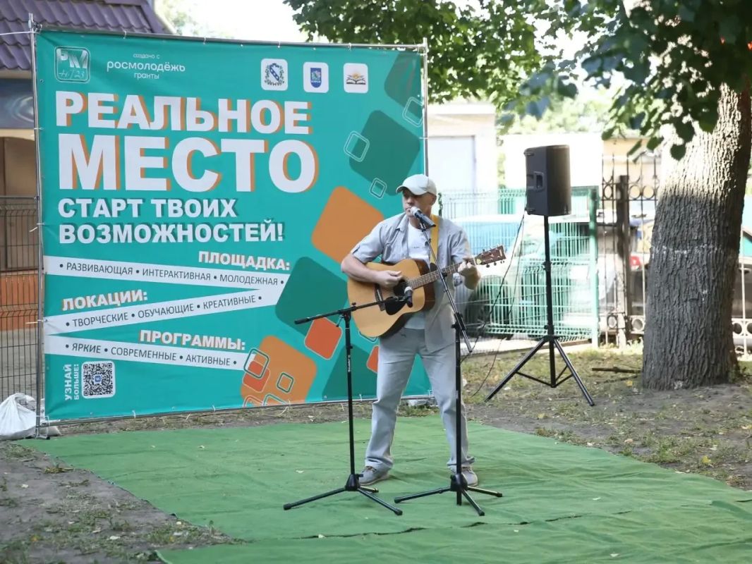 Вчера в сквере Центральной городской библиотеке им. Ф.А. Семёнова состоялась героико-патриотическая программа «Курская битва: и в памяти, и в книге навсегда!» Вчера в сквере Центральной городской библиотеке им. Ф.А. Семёнова состоялась героико-патриотическая программа «Курская битва: и в памяти, и в книге навсегда!»