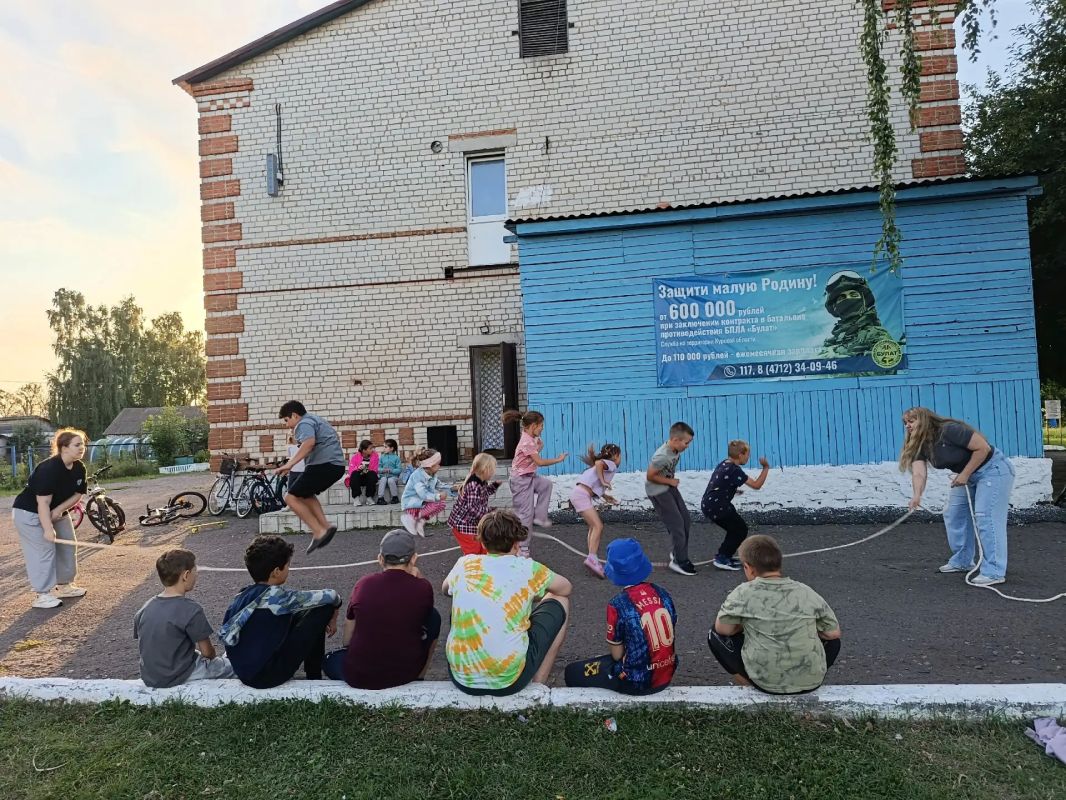 В Чермошнянском сельском доме культуры прошёл тёплый летний вечер, посвящённый дворовым играм В Чермошнянском сельском доме культуры прошёл тёплый летний вечер, посвящённый дворовым играм