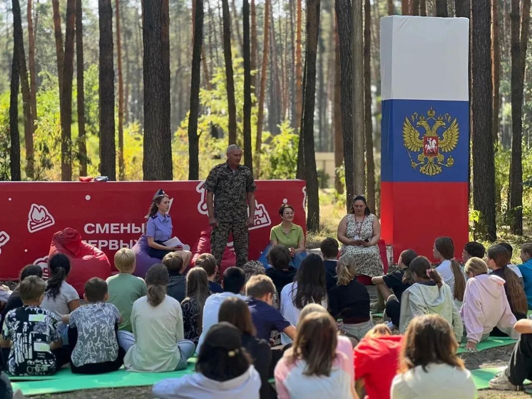 Сотрудники регионального следственного управления провели профилактическое мероприятие для участников региональной профильной смены «Движения первых» Сотрудники регионального следственного управления провели профилактическое мероприятие для участников региональной профильной смены «Движения первых»