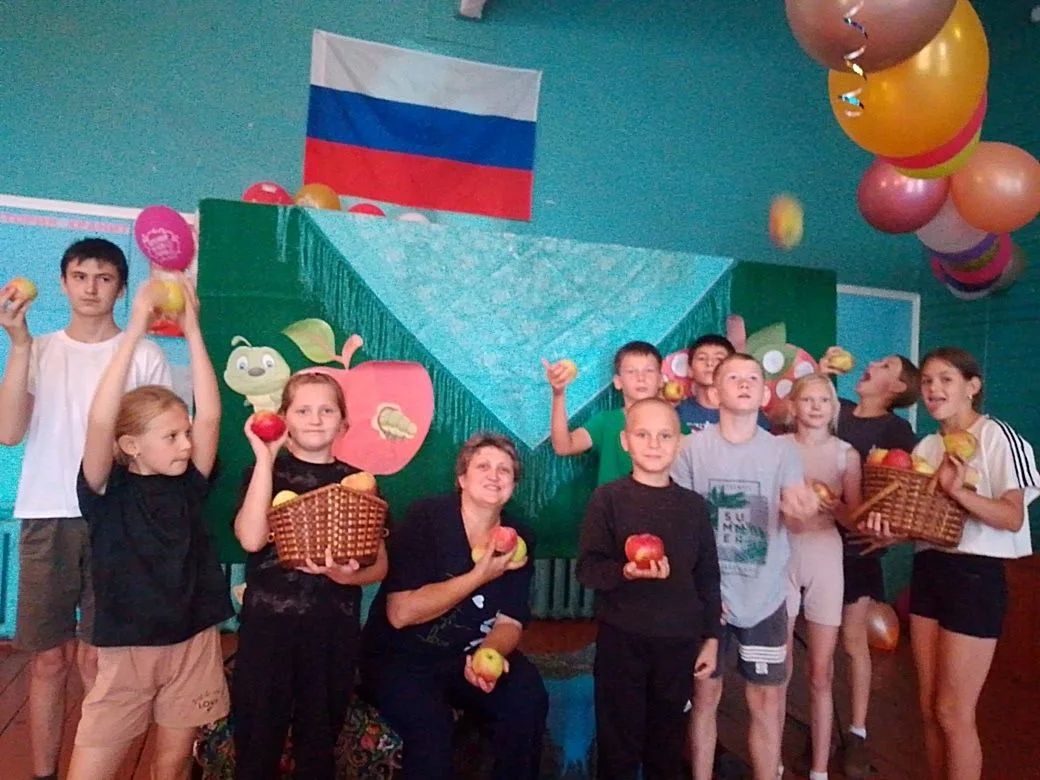 В Ржавском СДК прошло увлекательное мероприятие, посвящённое замечательному народному празднику, "Яблочному Спасу" В Ржавском СДК прошло увлекательное мероприятие, посвящённое замечательному народному празднику, "Яблочному Спасу"