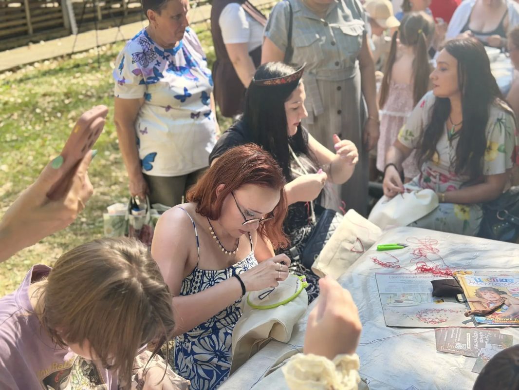 На Новой Боевке в Курске прошел юбилейный, пятый арт-фестиваль «Говор» На Новой Боевке в Курске прошел юбилейный, пятый арт-фестиваль «Говор»