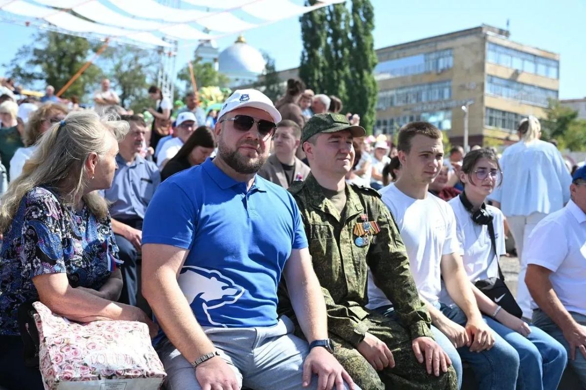 На Полугоре торжественно отметили День Государственного флага На Полугоре торжественно отметили День Государственного флага