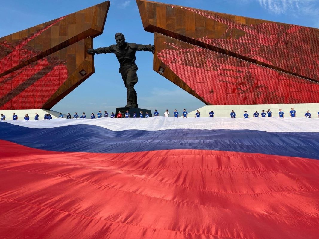 Ольга Германова: Сегодня мы отмечаем День государственного флага России! Ольга Германова: Сегодня мы отмечаем День государственного флага России!
