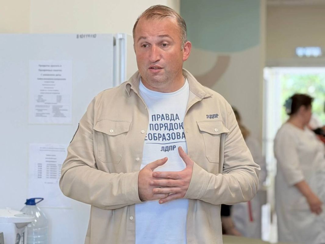 Алексей Томанов: Сегодня в рамках Всероссийской приемной «Большой команды ЛДПР» мы посетили пункт временного размещения жителей приграничья Алексей Томанов: Сегодня в рамках Всероссийской приемной «Большой команды ЛДПР» мы посетили пункт временного размещения жителей приграничья