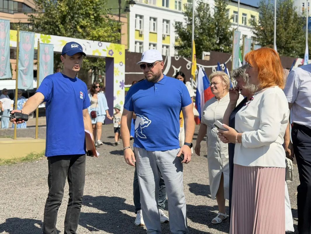 Праздничную атмосферу поддержали выступления творческих коллективов Праздничную атмосферу поддержали выступления творческих коллективов