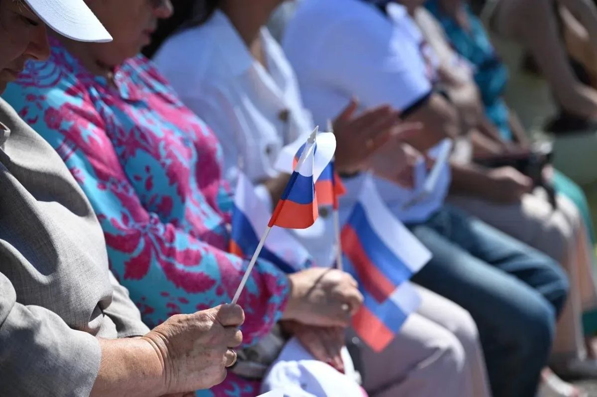 На Полугоре торжественно отметили День Государственного флага На Полугоре торжественно отметили День Государственного флага