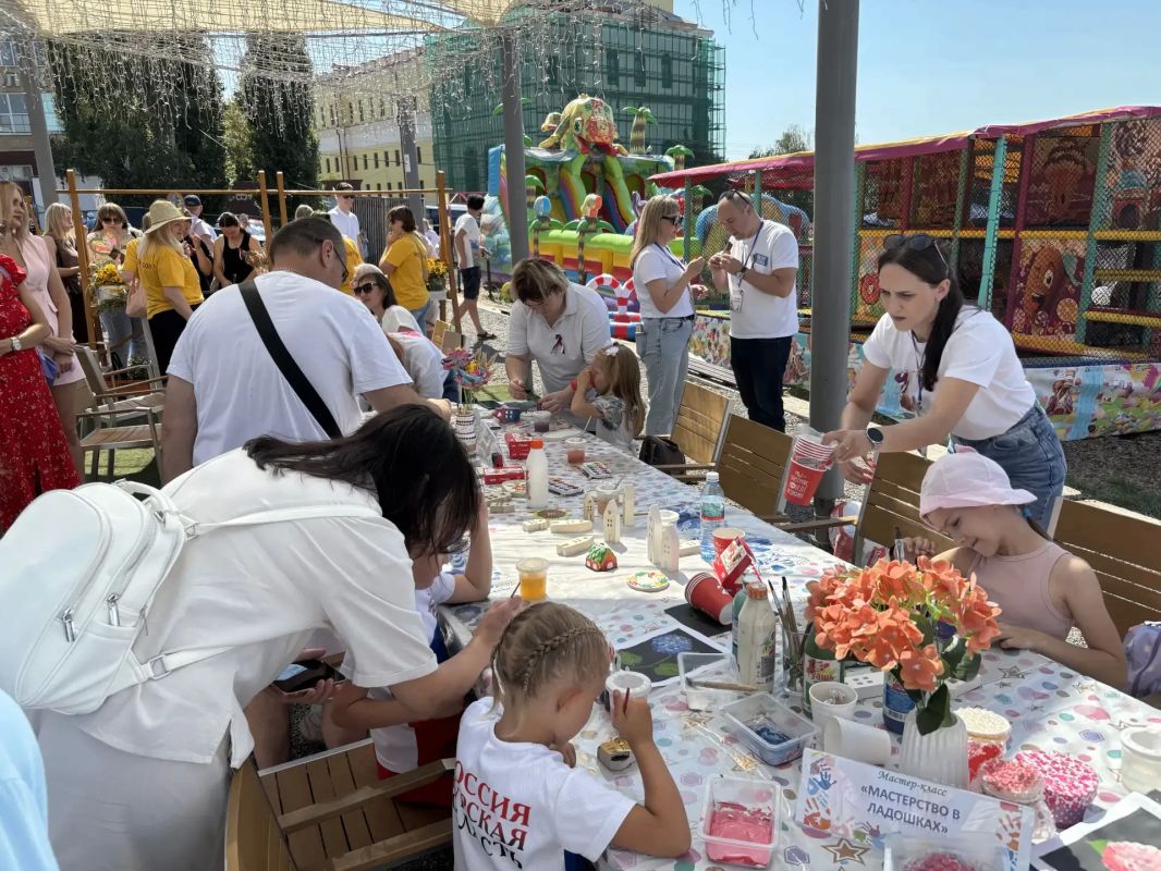 В День Государственного флага России на Полугоре подняли триколор В День Государственного флага России на Полугоре подняли триколор