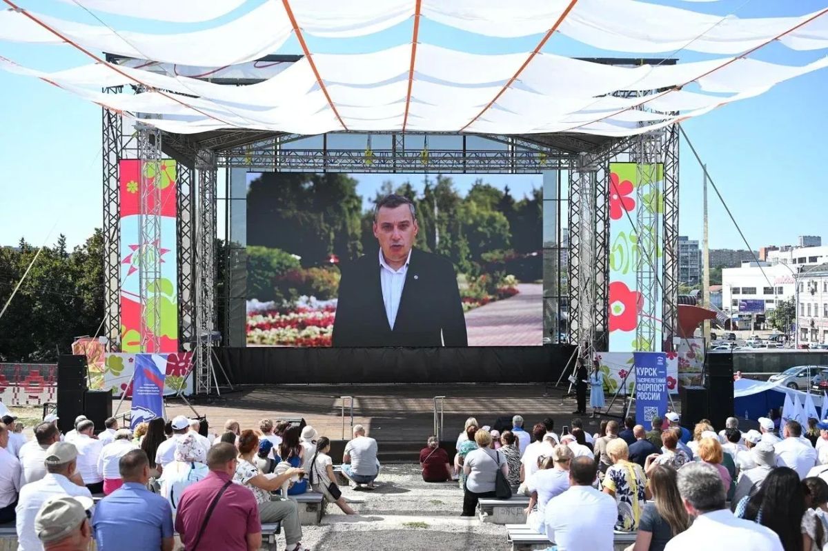 На Полугоре торжественно отметили День Государственного флага На Полугоре торжественно отметили День Государственного флага