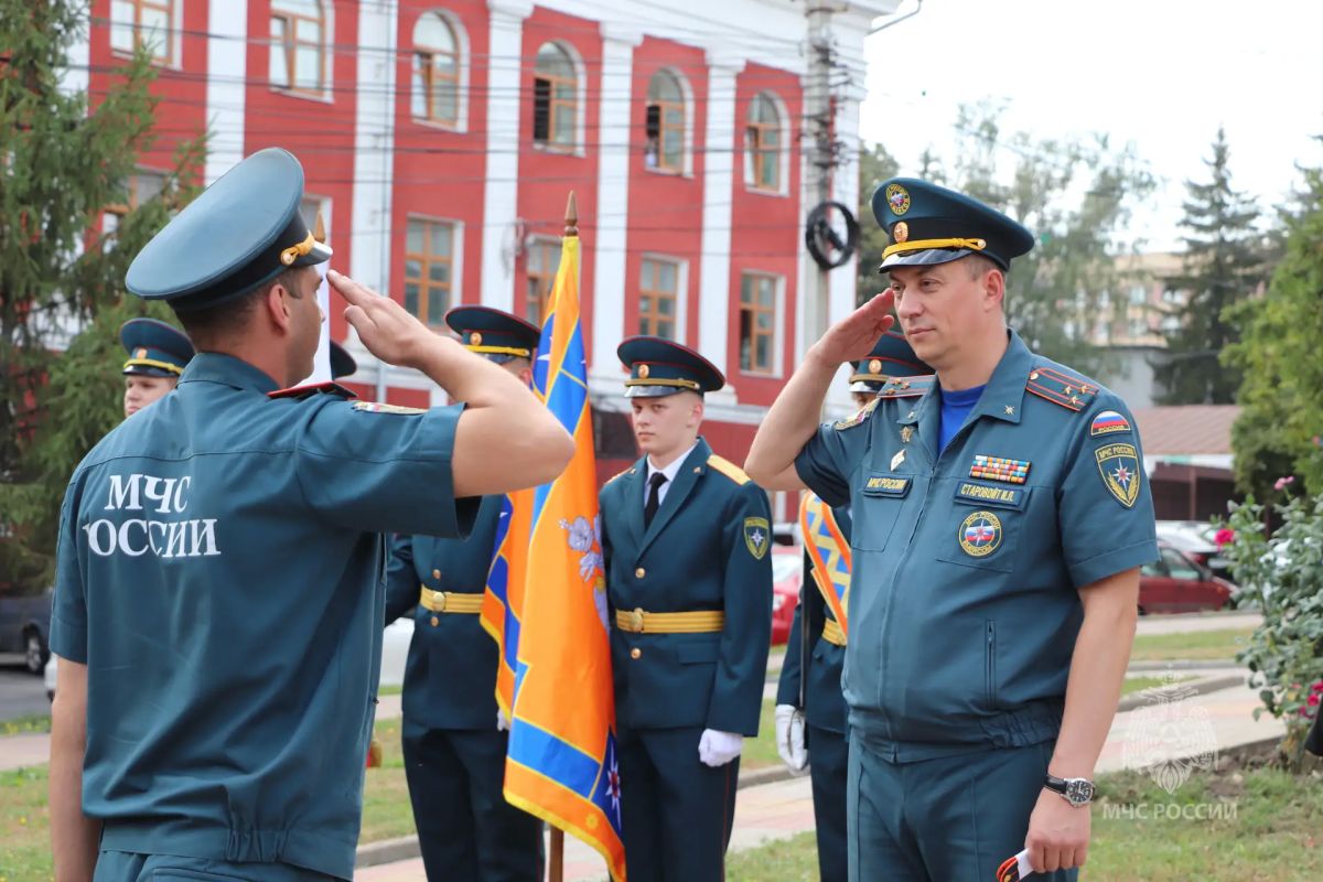 Звания и награды вручены курским спасателям Звания и награды вручены курским спасателям