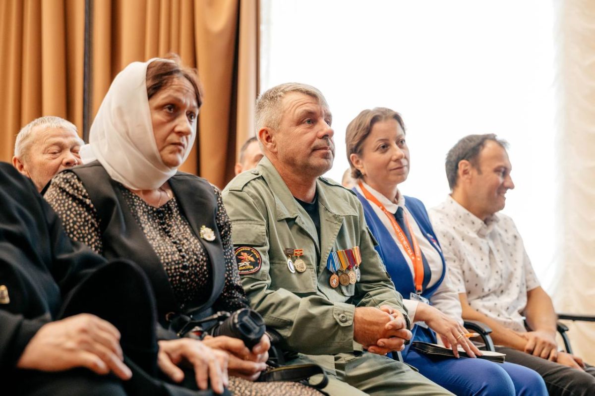 Александр Хинштейн: В завершение поездки в Поныровский район провёл традиционную открытую встречу с жителями Александр Хинштейн: В завершение поездки в Поныровский район провёл традиционную открытую встречу с жителями