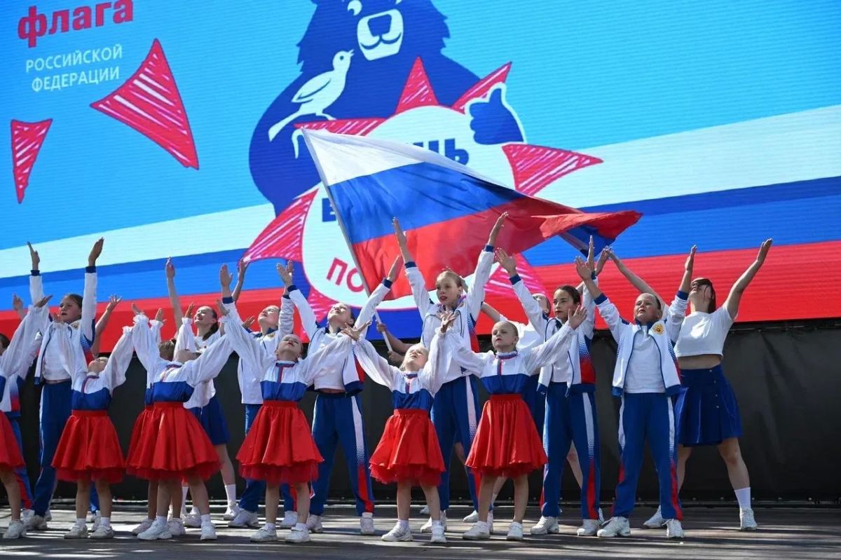 На Полугоре торжественно отметили День Государственного флага На Полугоре торжественно отметили День Государственного флага