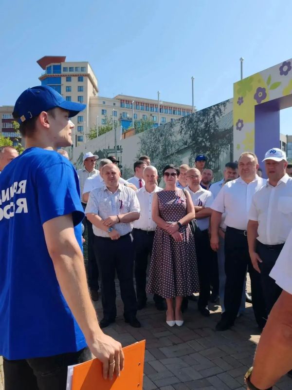 Виталий Кочергин: Вместе со всей страной Курская область отметила День Государственного флага России Виталий Кочергин: Вместе со всей страной Курская область отметила День Государственного флага России