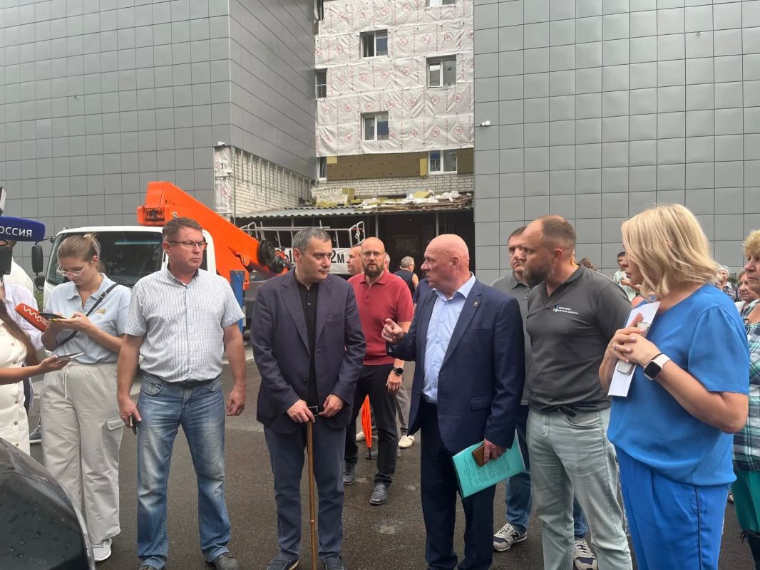 Александр Хинштейн проверил восстановление домов, пострадавших от атак БПЛА Александр Хинштейн проверил восстановление домов, пострадавших от атак БПЛА