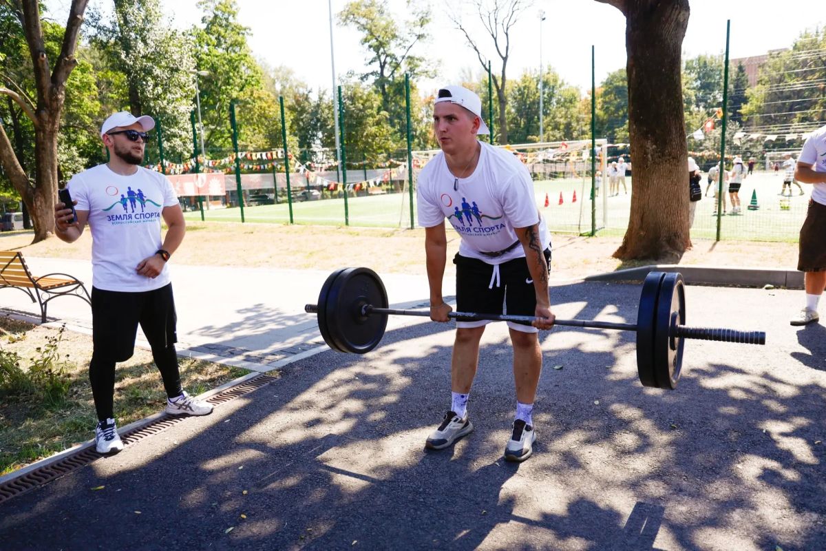 ЗЕМЛЯ СПОРТА В ПАРКЕ ПИОНЕРОВ ЗЕМЛЯ СПОРТА В ПАРКЕ ПИОНЕРОВ