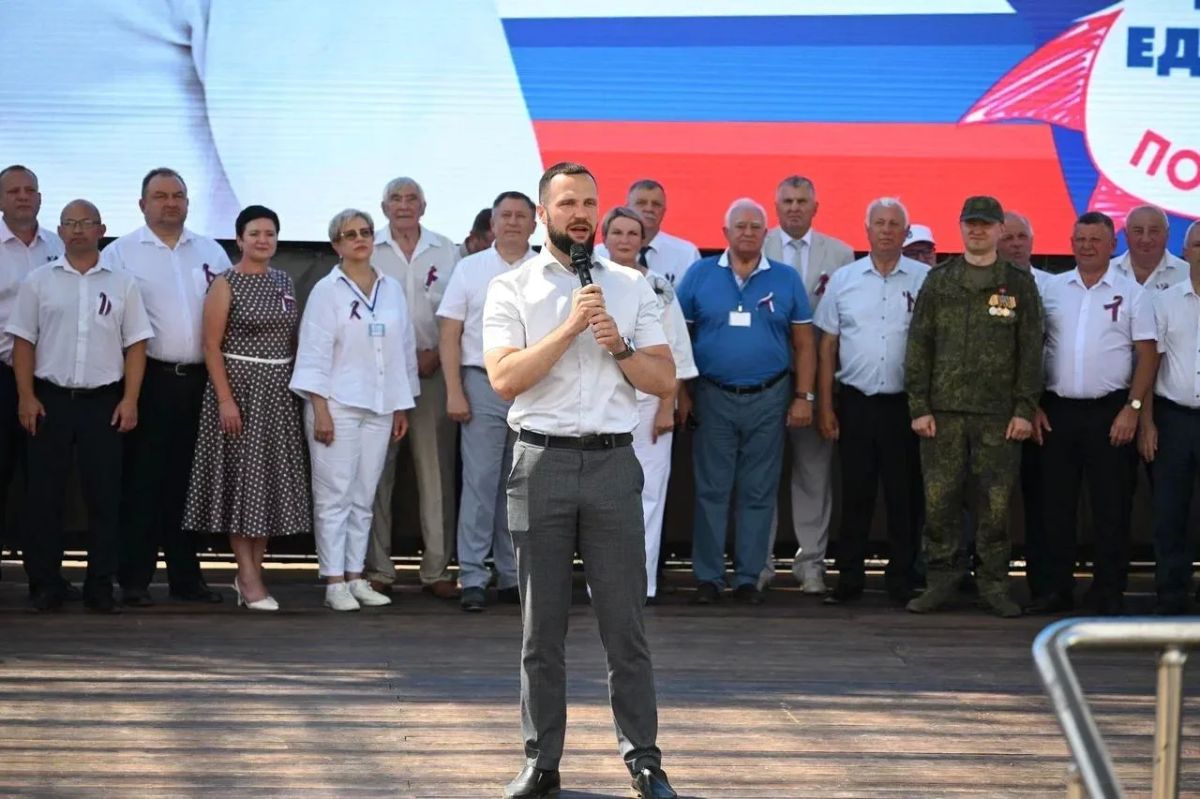 На Полугоре торжественно отметили День Государственного флага На Полугоре торжественно отметили День Государственного флага