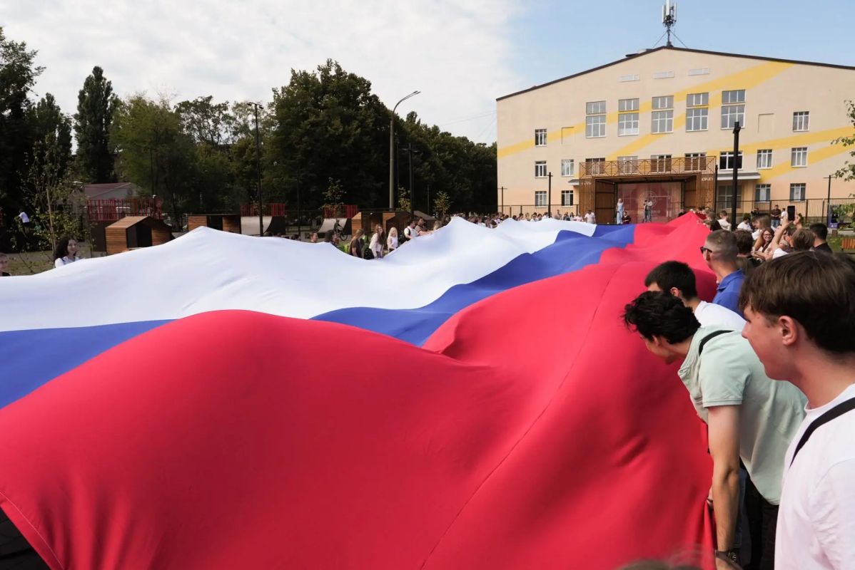 В Парке молодёжи прошла акция #поднятьфлаг, посвящённая Дню Государственного флага Российской Федерации В Парке молодёжи прошла акция #поднятьфлаг, посвящённая Дню Государственного флага Российской Федерации