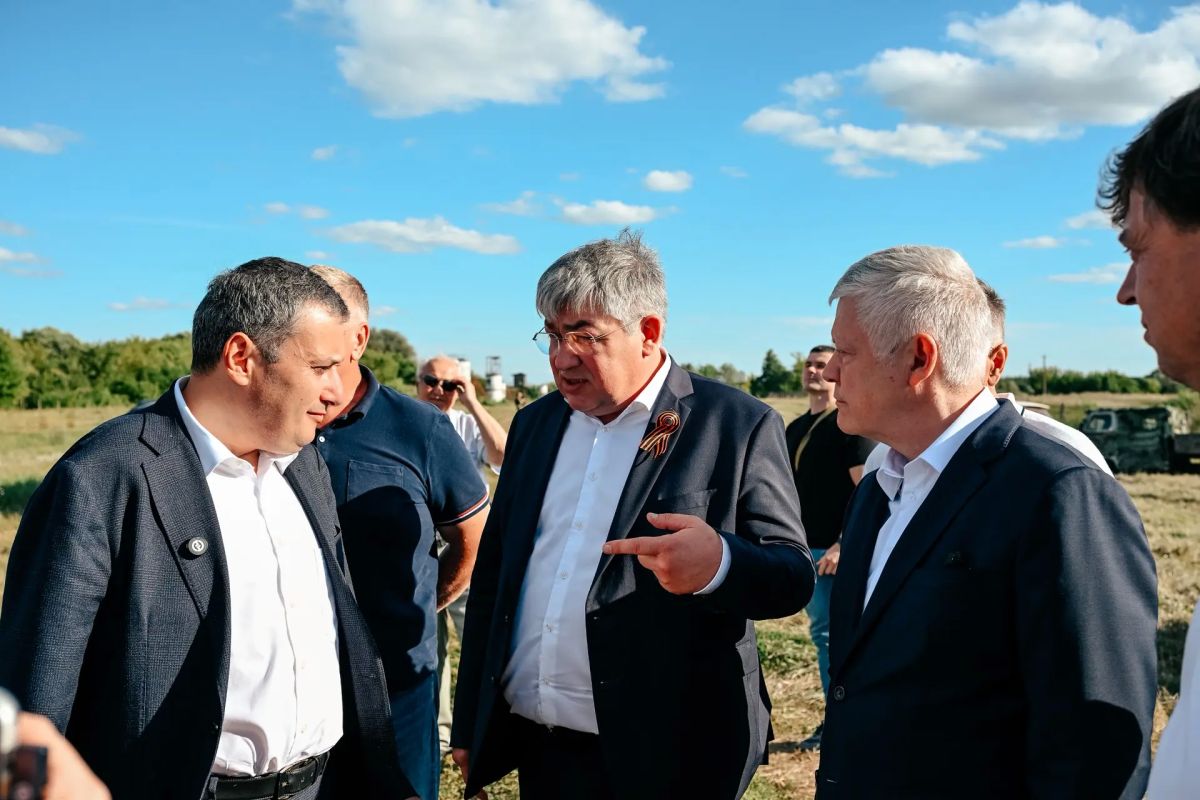 Александр Хинштейн: Будучи в Железногорске, не могли не проконтролировать, как идёт восстановление подачи воды Александр Хинштейн: Будучи в Железногорске, не могли не проконтролировать, как идёт восстановление подачи воды