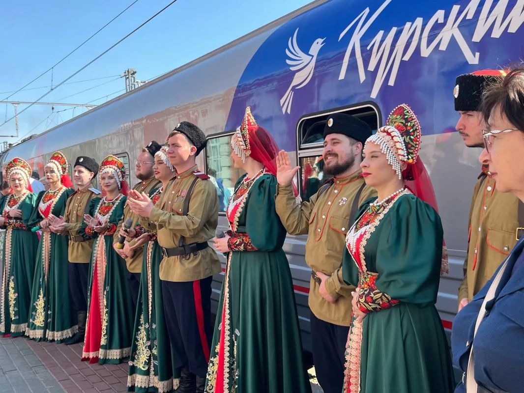 Поезд «Поезд Победы» отправился из Курска в Поныри Поезд «Поезд Победы» отправился из Курска в Поныри