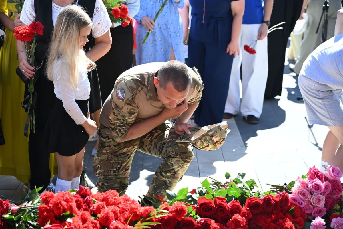 В сквере Воинской славы Железногорска зажгли Вечный огонь В сквере Воинской славы Железногорска зажгли Вечный огонь